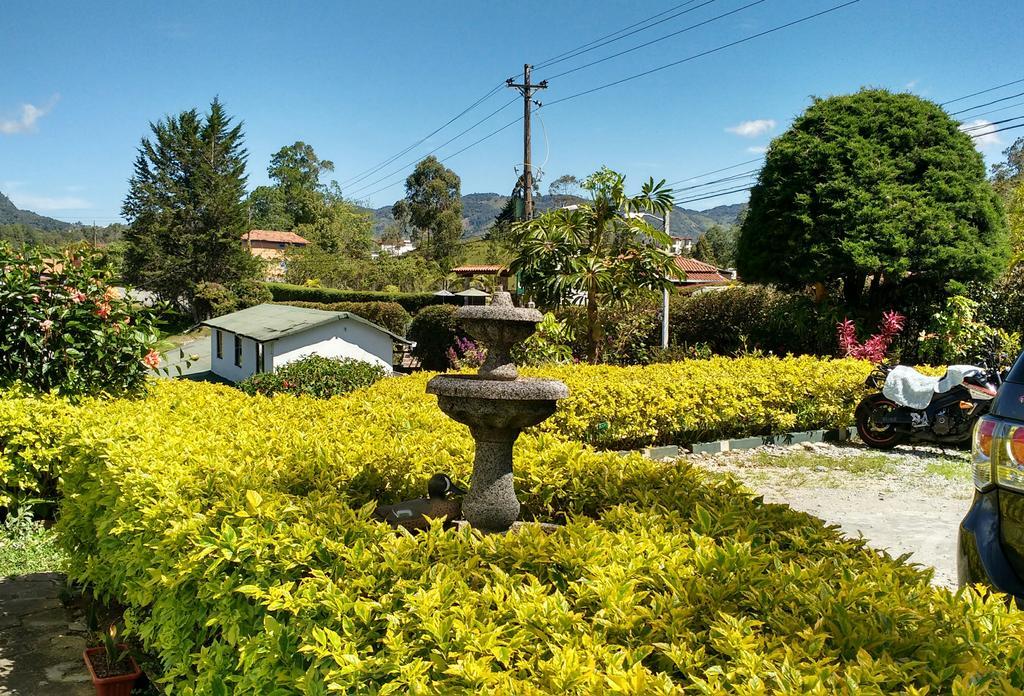 Villa Las Cabanas Castillos Del Lago à Guatapé Extérieur photo