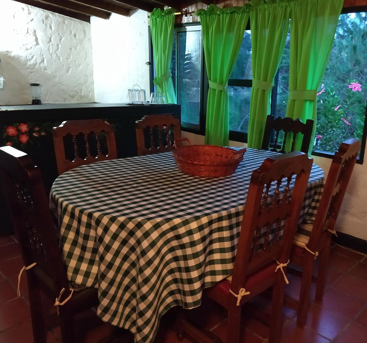 Villa Las Cabanas Castillos Del Lago à Guatapé Extérieur photo